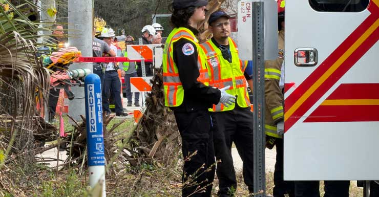 Rescate técnico Hombre atrapado en un agujero en Safety Harbor