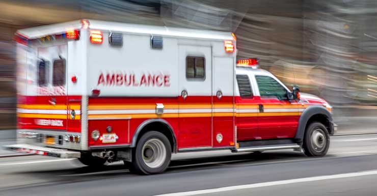 Trabajador de la construcción hospitalizado tras ser atropellado por un camión de volteo en Dania Beach