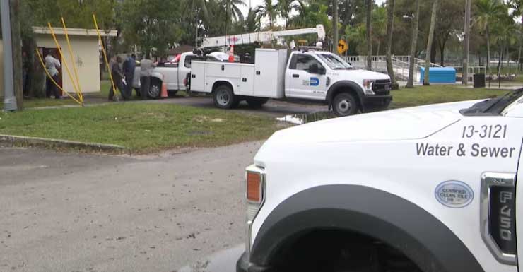 Trabajador herido tras caer en un agujero en estación de bombeo en North Miami BeachUn trabajador del condado de Miami-Dade cayó aproximadamente entre 6 y 7 metros en un agujero en una estación de bombeo la tarde del martes en North Miami Beach.