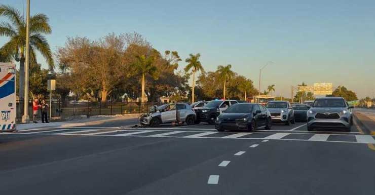 Accidente provoca congestión en Colonial Boulevard en Summerlin Road