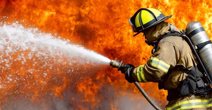 Hombre muere en incendio de casa en Mandarin