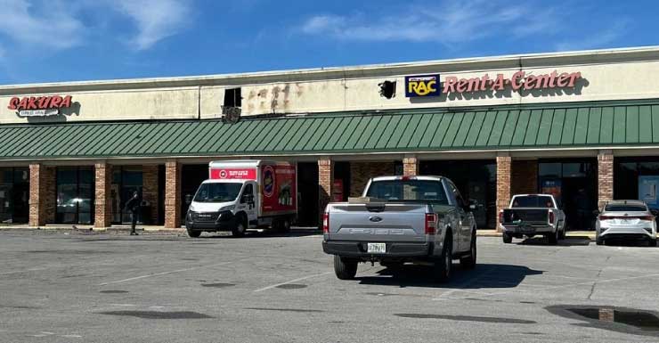 Incendio en plaza de Fort Walton Beach destruye Rent-A-Center y daña comercios cercanos