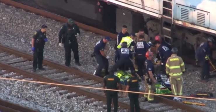 Mujer hospitalizada tras ser atropellada y quedar atrapada bajo un tren Tri-Rail en Dania Beach