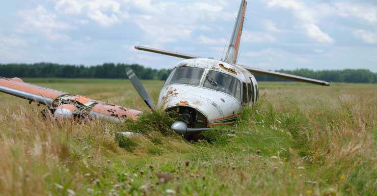 Piloto aterriza avión pequeño en North Perry Airport tras reportar posible problema en el tren de aterrizaje; hélice dañada