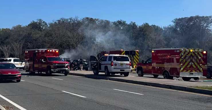 3 muertos y 4 hospitalizados tras conductor adolescente invadir el carril contrario en Atlantic Boulevard JSO