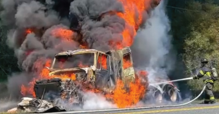 Bomberos del condado de Marion apagan incendio de camión semi-remolque; no se reportan heridos