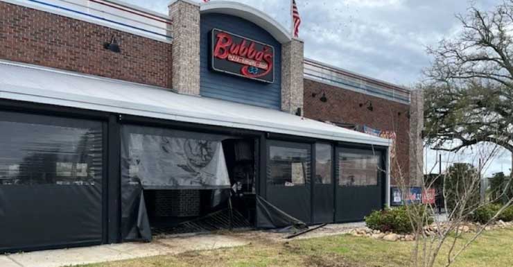 Camioneta se estrella contra el patio exterior de Bubba’s 33 en el condado de Escambia