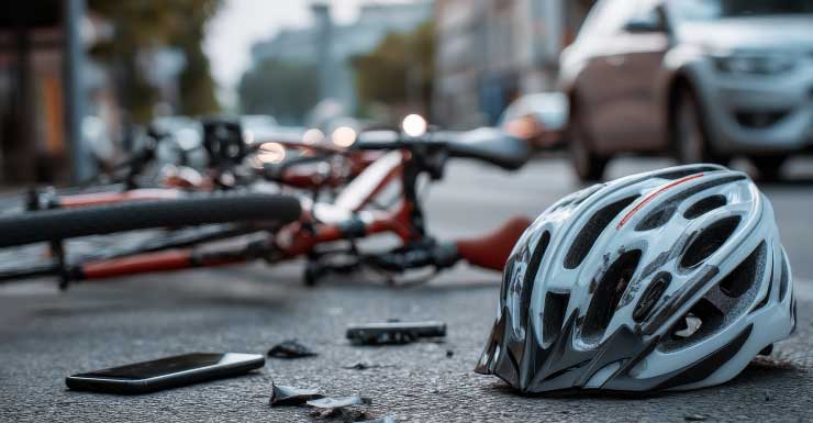 Ciclista es trasladado en helicóptero tras ser atropellado por conductor de Nueva York que huyó del lugar