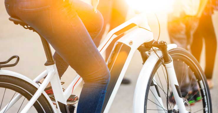 Conductor que intentaba evitar un accidente atropella y mata a mujer en bicicleta eléctrica en el condado de Clay, según FHP