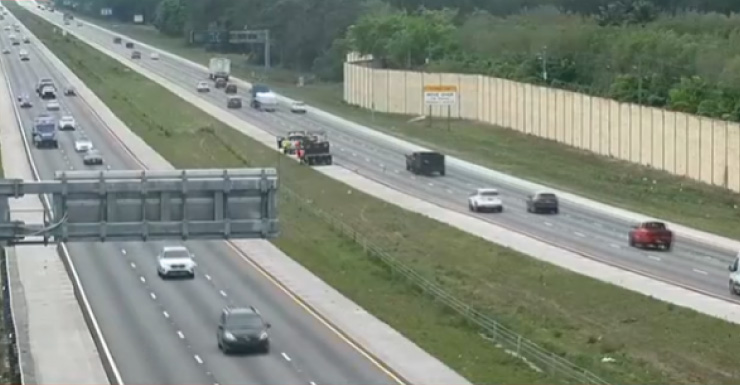 Conductora en sentido contrario arrestada tras accidente que mata a un hombre en la I-75 en el condado de Collier