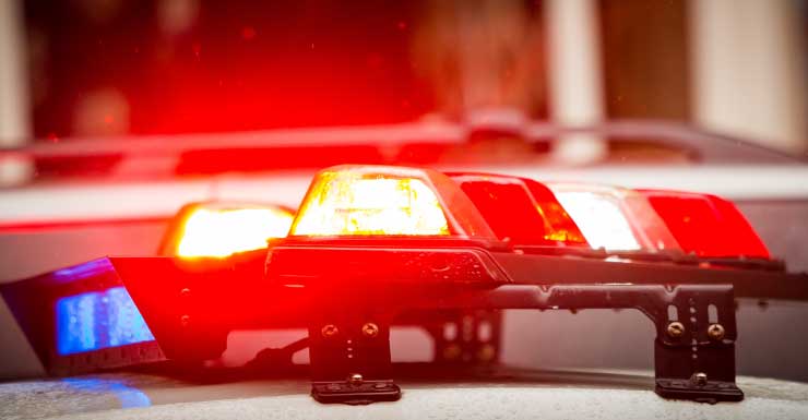 Disputa entre vecinos en Homestead termina en ataque con machete y bloque de concreto, según la policía