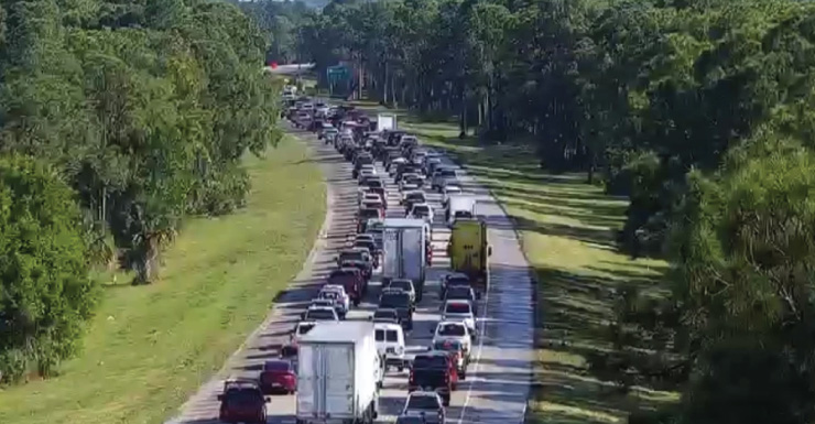 Dos carriles derechos bloqueados tras accidente de múltiples vehículos en la I-95 Sur en Port St. Lucie