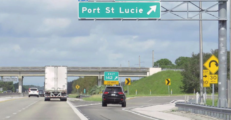 Hombre con cuchillo acusado de atacar y escupir a un agente en la Florida Turnpike