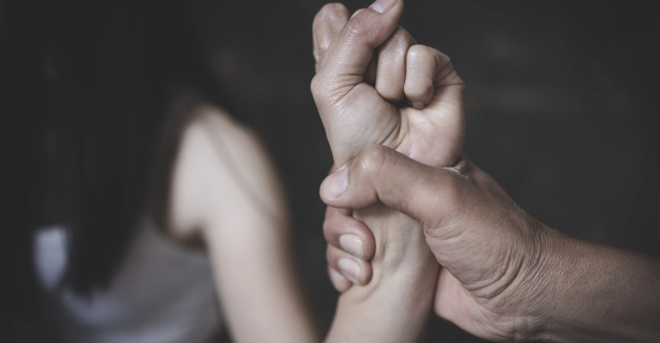 Hombre de Fort Myers acusado de atacar a varias mujeres es encontrado escondido detrás de un cobertizo