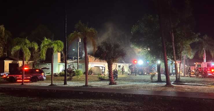 Incendio en casa del condado de Lee provoca gran despliegue de bomberos mientras controlan las llamas