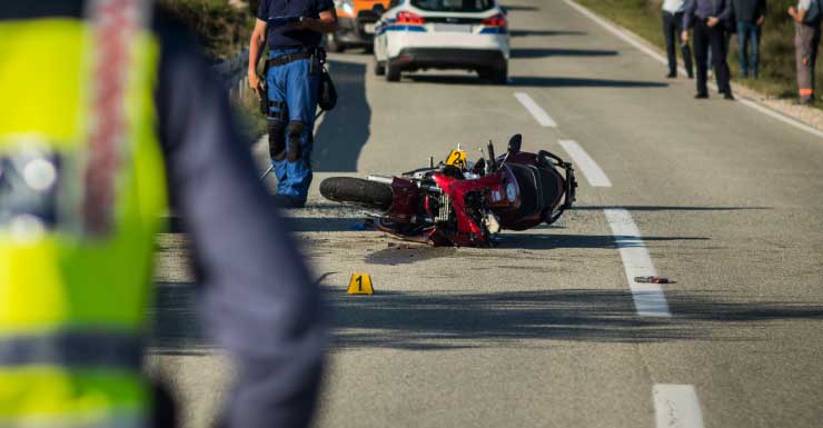 Motociclista muere y conductor de camioneta resulta gravemente herido en accidente en el condado de Brevard, según FHP
