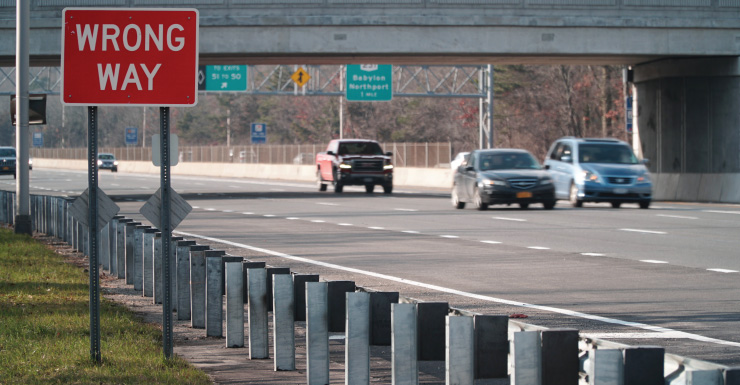 Mujer de 27 años muere en choque de frente por conducir en sentido contrario en el condado de Volusia, dice FHP