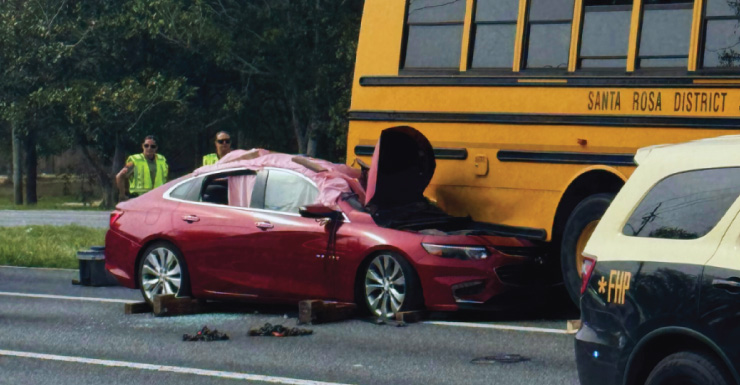 Mujer de 71 años muere en accidente que involucró a un autobús escolar en la Highway 98 en el condado de Santa Rosa