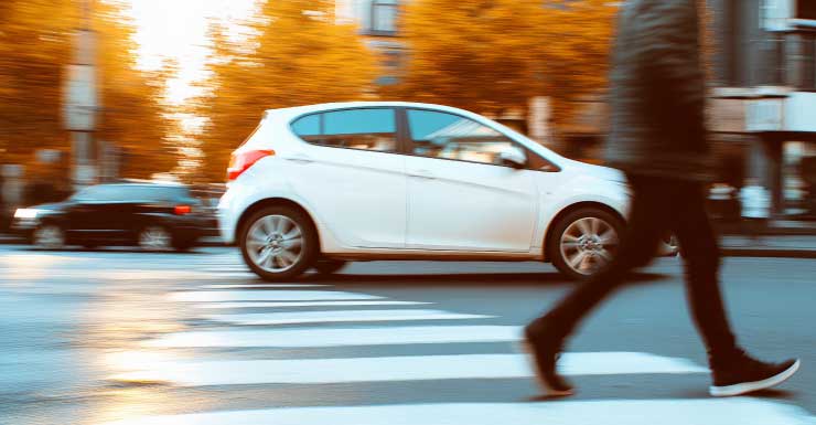 Mujer de Leesburg al volante de auto que atropelló y mató a peatón