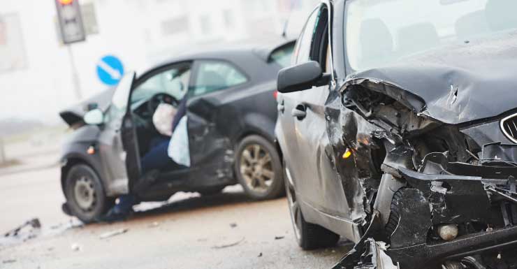 Mujer de Michigan muere cuando SUV choca contra un árbol en Leesburg