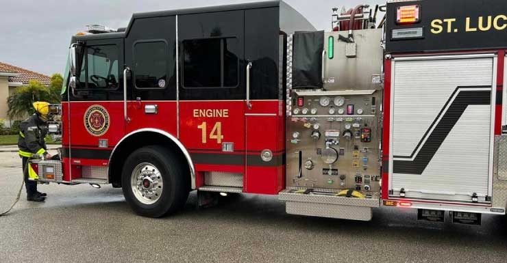 Persona lesionada en incidente con carrito de golf del distrito de bomberos en la Feria del Condado de St. Lucie