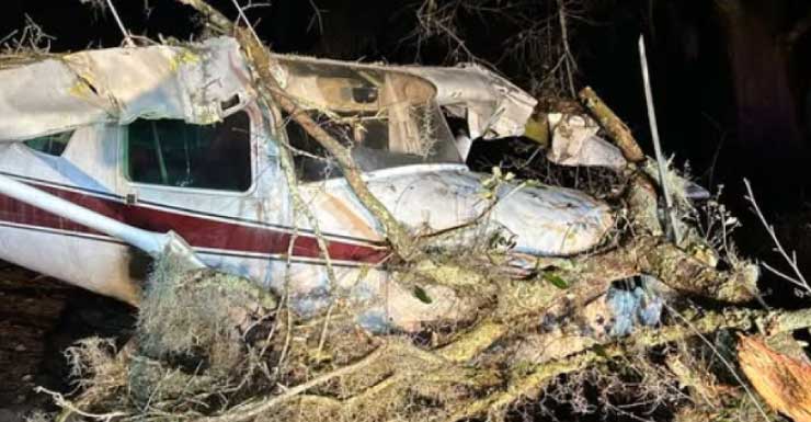 Piloto ileso tras aterrizaje de emergencia en Tampa