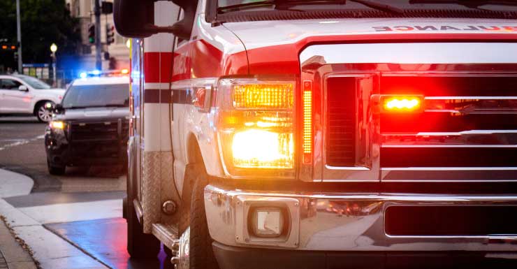 Trabajador rescatado tras quedar atrapado por una tubería en un sitio de construcción de Lee Health en Cape Coral