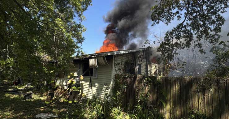 Una persona rescatada de un incendio en una casa en Tampa TFR