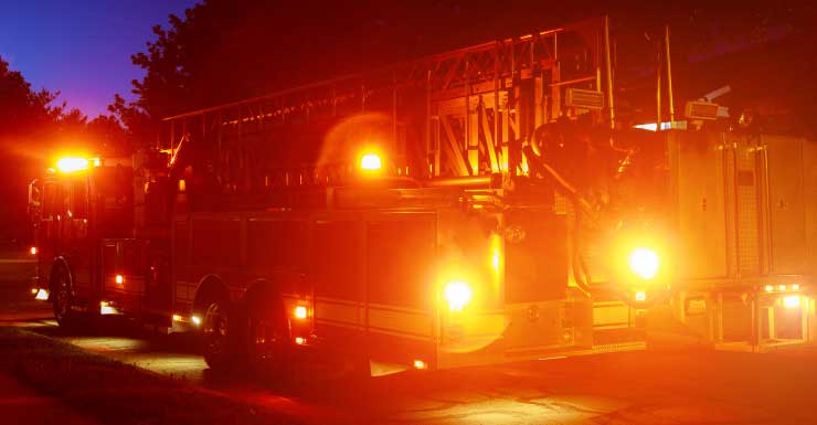 Bomberos combaten incendio en una vivienda en Tampa