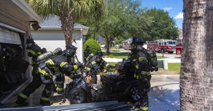 Bomberos extinguen incendio en garaje en Ocala causado por un carrito de golf
