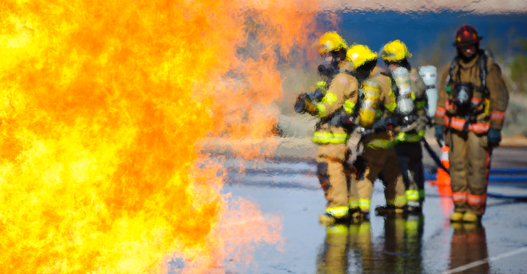 Bomberos responden a incendio de vehículo en Edison Avenue en Fort Myers