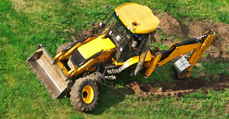 Camión con remolque se vuelca en Sunrise, cerrando un carril mientras equipos retiran el vehículo