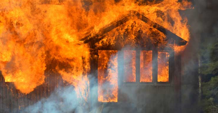 Complejo de apartamentos evacuado tras incendio