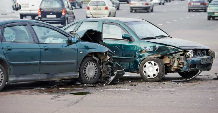 Conductor choca contra tubería, obligando al cierre del Garaje D de Port