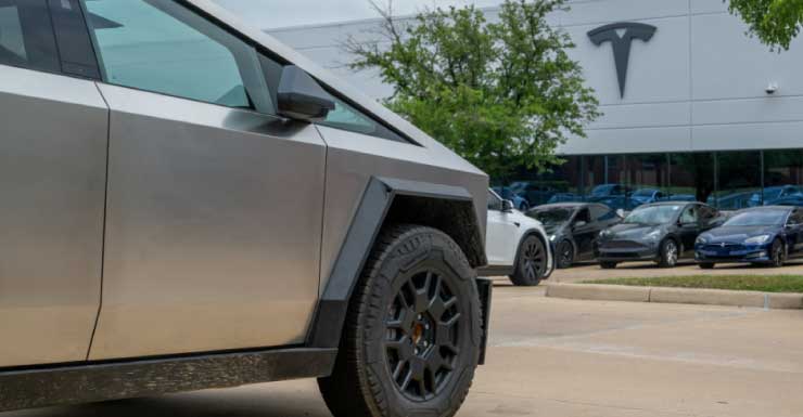 Conductor de Tesla Cybertruck arrestado en Boca Ratón tras darse a la fuga en accidente que dejó a ciclista herida