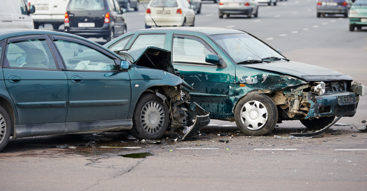 Conductor del Servicio Postal de EE. UU. sale expulsado y resulta gravemente herido en accidente en Fort Lauderdale