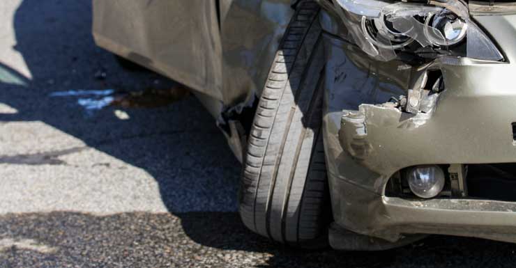 Conductor hospitalizado tras volcadura en Ocala