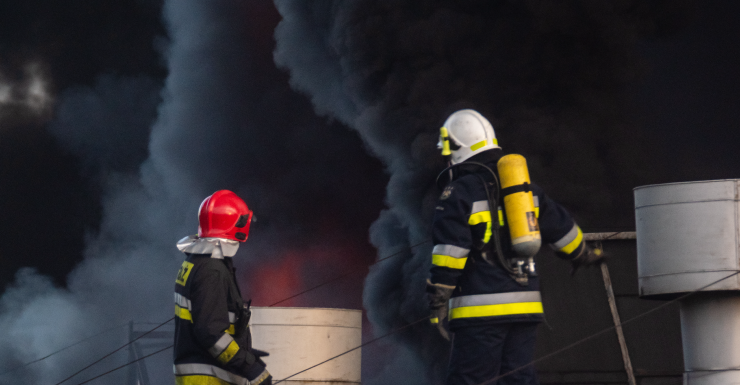 Familia de cinco personas queda desplazada tras incendio en casa móvil en Dunnellon