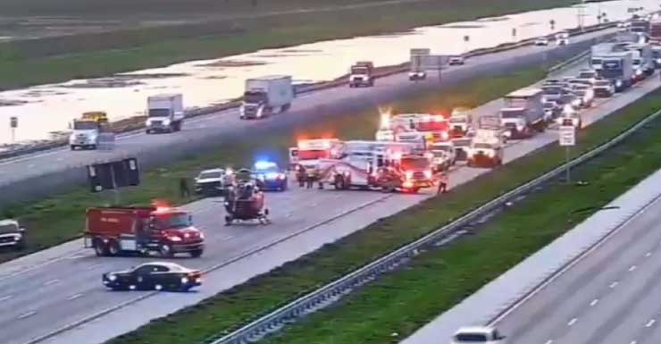 Helicóptero aterriza en la I-75 en Weston para trasladar en aire a conductor lesionado en accidente