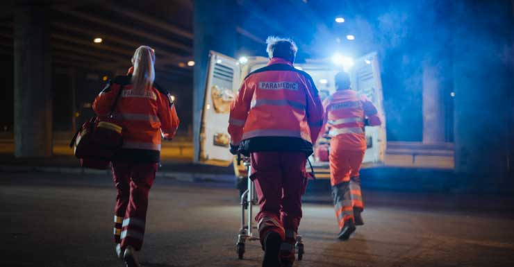 Hombre muere tras ser atropellado por una camioneta mientras conducía una cortadora de césped FHP
