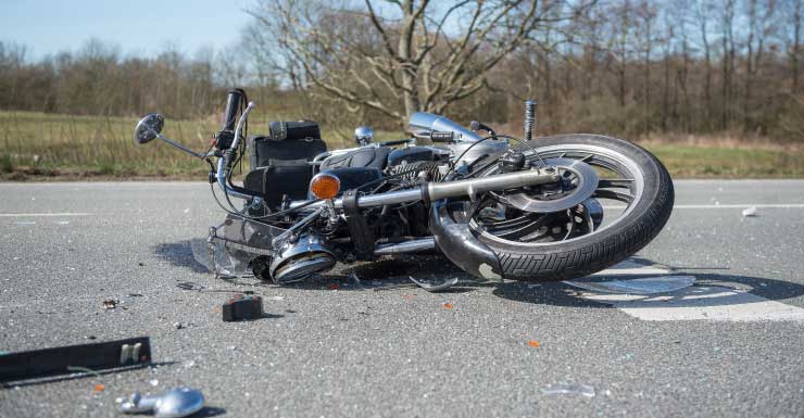 Motociclista de MDSO estable tras ser chocado por detrás en una intersección concurrida del suroeste de Miami-Dade