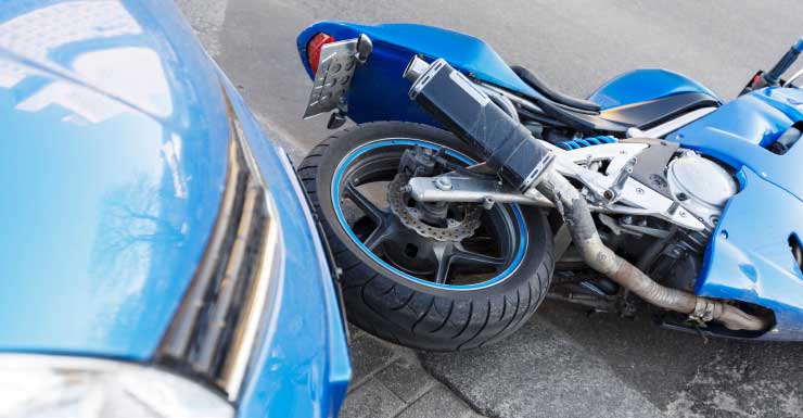 Motociclista muere tras perder el control y chocar contra un árbol en Hollywood