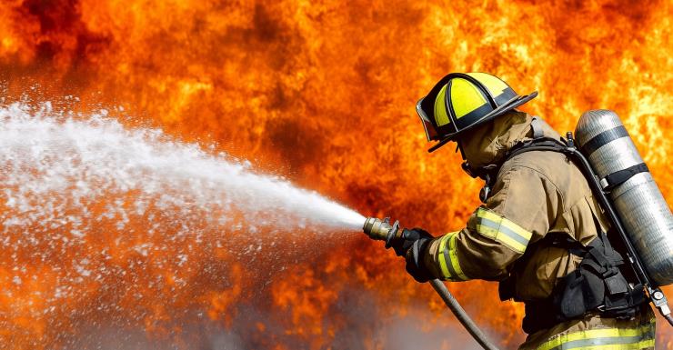 Mujer de 91 años muere tras incendio en un edificio de apartamentos en Lauderhill