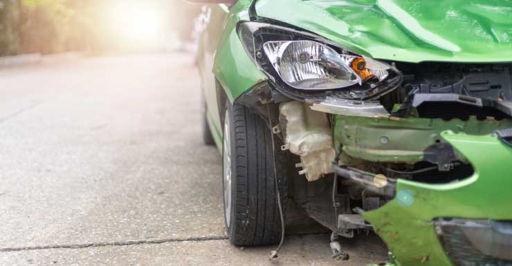 Mujer logra escapar de su Jeep tras caer en un estanque desde la I-4, según FHP
