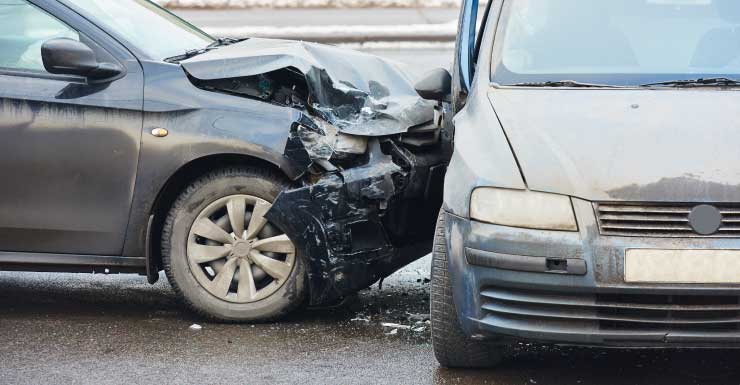 Pareja adolescente muere tras chocar contra un poste y vehículo incendiarse en Doral; MDSO investiga