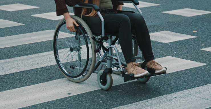 Persona en silla de ruedas es atropellada por un vehículo en el condado de Palm Beach y trasladada a un centro de trauma