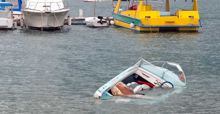 1 herido tras el hundimiento de una embarcación cerca de Redfish Pass en el condado de Lee