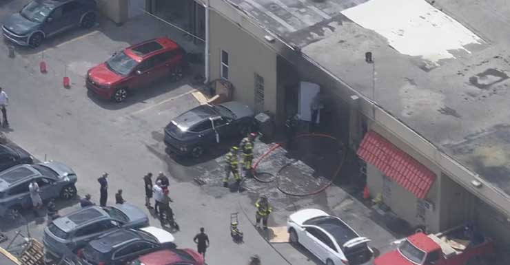 1 persona hospitalizada tras incendio en almacén en Hialeah Gardens