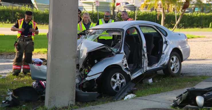 2 personas trasladadas en helicóptero al hospital tras choque contra poste de electricidad en US-19 en el condado de Pinellas, según la FHP