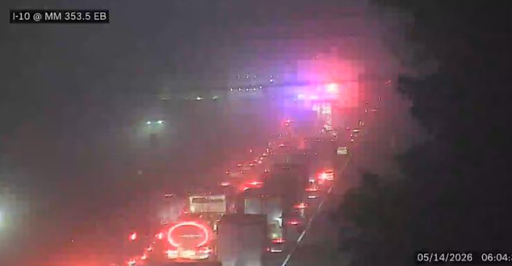 Alerta de tráfico carril izquierdo bloqueado en I-10 Este antes del MM 353 en Jacksonville tras un accidente